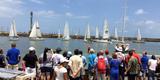 O clima no Recife Antigo era bastante animado com centenas de pessoas acompanhando o evento