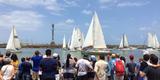 O clima no Recife Antigo era bastante animado com centenas de pessoas acompanhando o evento