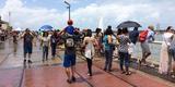 O clima no Recife Antigo era bastante animado com centenas de pessoas acompanhando o evento