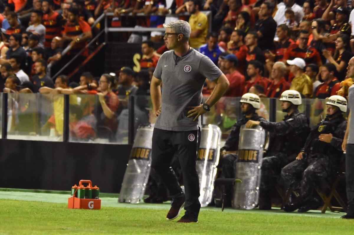 Imagens do duelo entre Rubro-negros e Colorados, vlido pela 28 rodada do Brasileiro