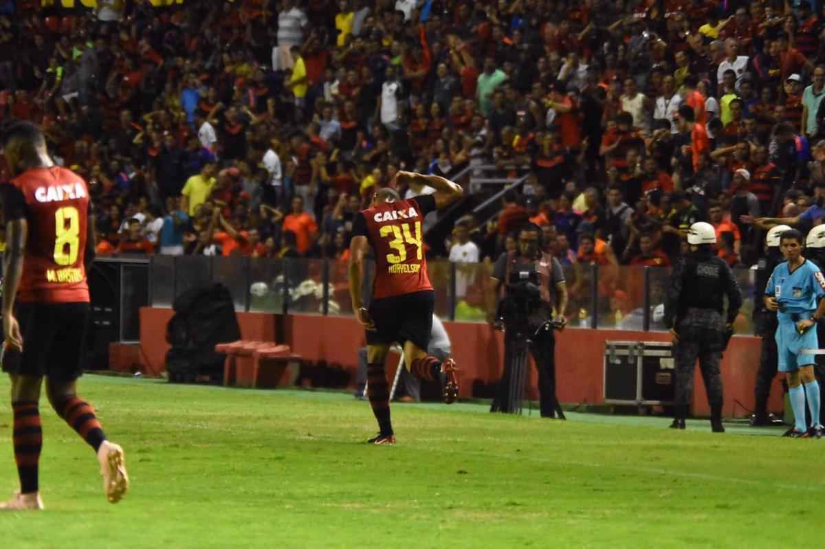 Imagens do duelo entre Rubro-negros e Colorados, vlido pela 28 rodada do Brasileiro