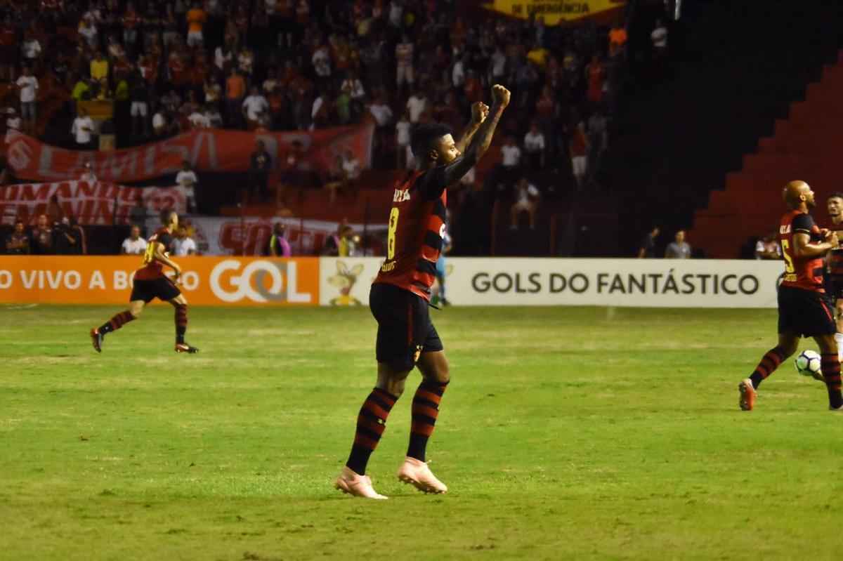 Imagens do duelo entre Rubro-negros e Colorados, vlido pela 28 rodada do Brasileiro