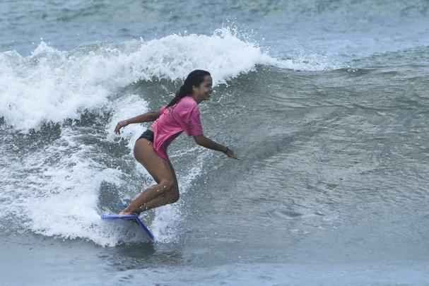 Projeto promove tambm o Maraca Surf Festival Feminino Open, evento dedicado  prtica da modalidade por mulheres