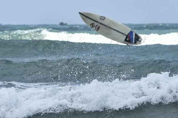 Projeto promove tambm o Maraca Surf Festival Feminino Open, evento dedicado  prtica da modalidade por mulheres