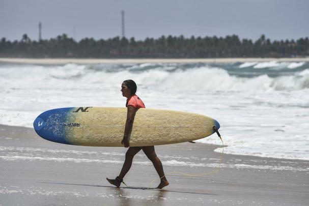 Projeto promove tambm o Maraca Surf Festival Feminino Open, evento dedicado  prtica da modalidade por mulheres