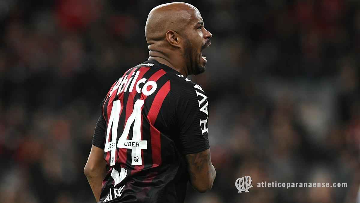 Leo acumulou sua 10 derrota seguida fora de casa e segue afundado na zona de rebaixamento, com 27 pontos, na 19 posio