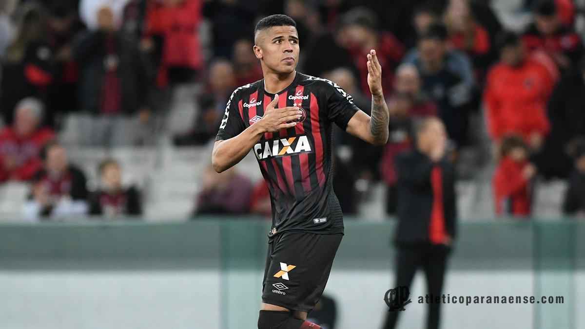 Leo acumulou sua 10 derrota seguida fora de casa e segue afundado na zona de rebaixamento, com 27 pontos, na 19 posio