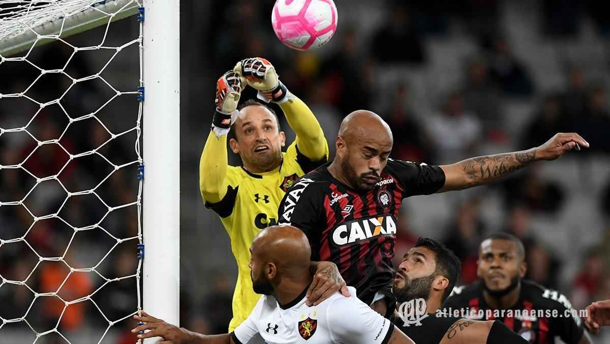 Leo acumulou sua 10 derrota seguida fora de casa e segue afundado na zona de rebaixamento, com 27 pontos, na 19 posio