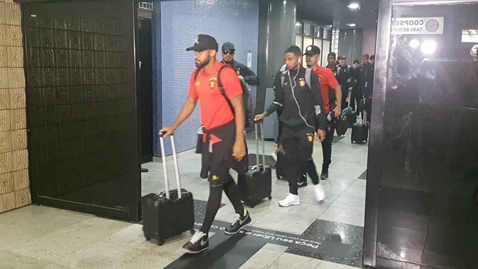 Com brao fraturado, Magro desembarcou no Recife com cirurgia marcada para a noite desta segunda-feira