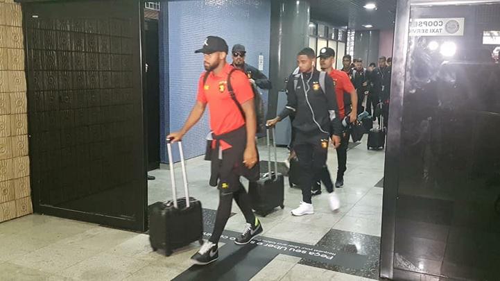 Com braço fraturado, Magrão desembarcou no Recife com cirurgia marcada para a noite desta segunda-feira