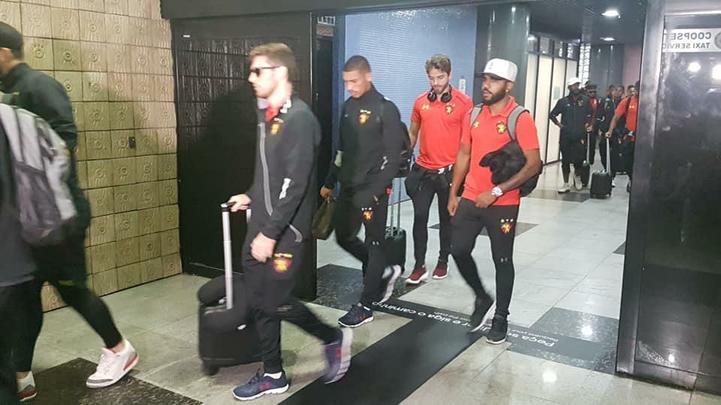 Com braço fraturado, Magrão desembarcou no Recife com cirurgia marcada para a noite desta segunda-feira