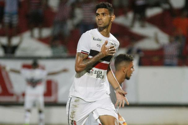 Em dois anos de Arruda, o atacante Augusto soma 40 jogos e apenas cinco gols. Nesta temporada, o atacante disputou 24 partidas e marcou dois gols. Em 2017, foram 16 com três gols. O contrato vai até junho de 2020