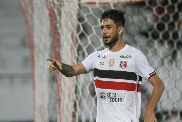 Foram 14 jogos e quatro gols pelo Santa Cruz em 2018. Com uma lesão no púbis que prejudicou a temporada, o meia Hericlis volta a ficar à disposição em 2019, ano em que tem contrato até o final do ano