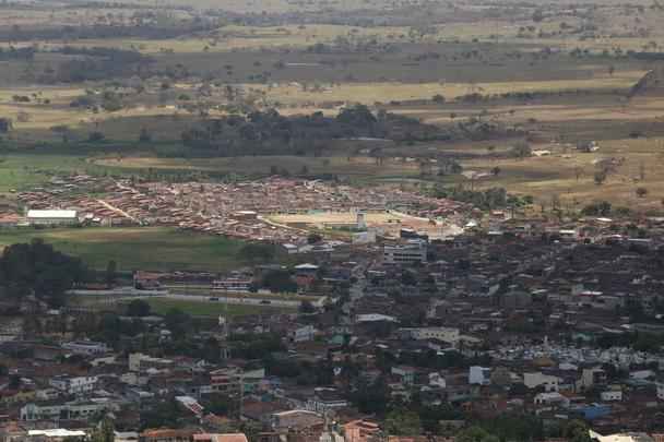 Antes de conseguir despontar na carreira, zagueiro Sandoval jogou em troca de um teto e uma refeio, passou frio em So Paulo e hoje vive sua melhor fase