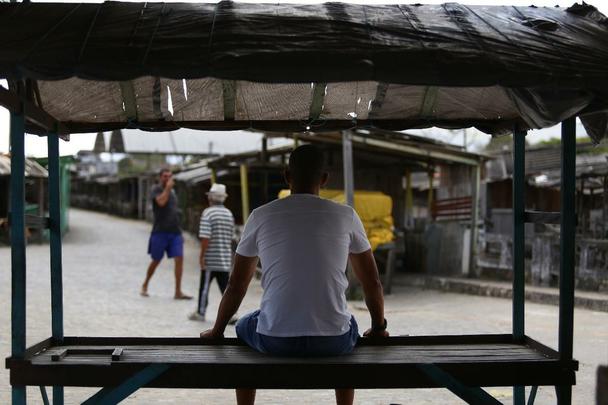 Antes de conseguir despontar na carreira, zagueiro Sandoval jogou em troca de um teto e uma refeio, passou frio em So Paulo e hoje vive sua melhor fase