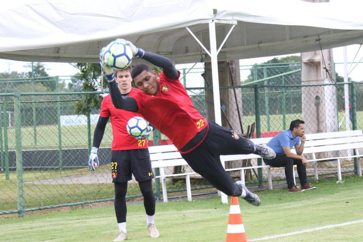 Elenco se reapresentou com trabalho na academia e treino tcnico em campo. Sander, Jair, Marlone e Michel Bastos foram poupados da atividade