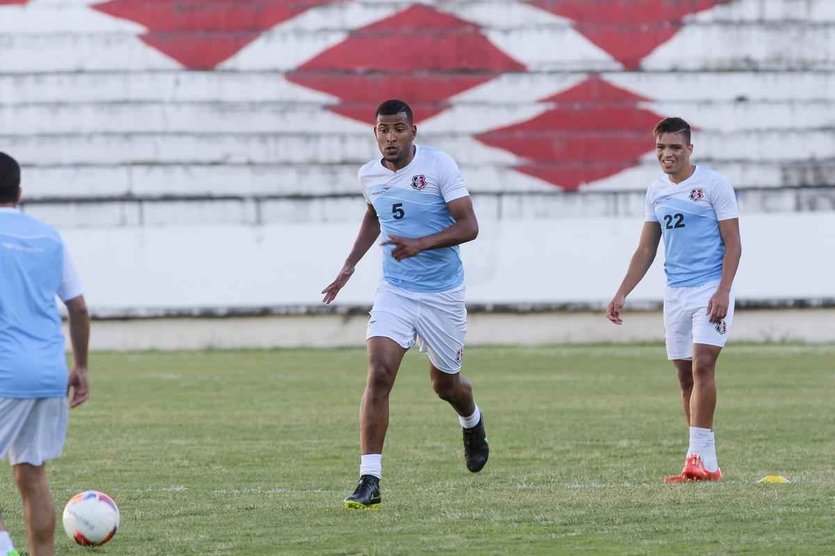 Em passagens pelo Santa Cruz entre 2015 e 2016, alm de 2018, Allan Vieira soma 58 partidas pelo Tricolor, com dois ttulos conquistados e uma acesso  Srie A