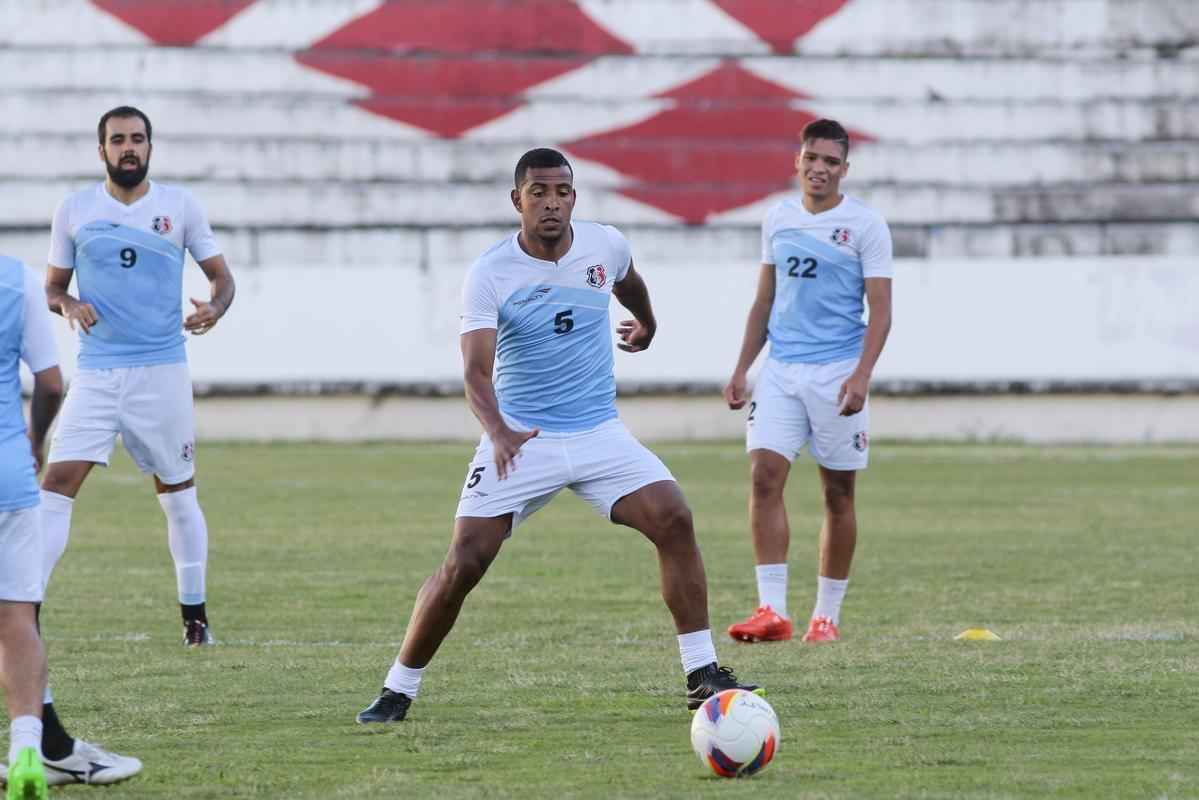 Em passagens pelo Santa Cruz entre 2015 e 2016, alm de 2018, Allan Vieira soma 58 partidas pelo Tricolor, com dois ttulos conquistados e uma acesso  Srie A