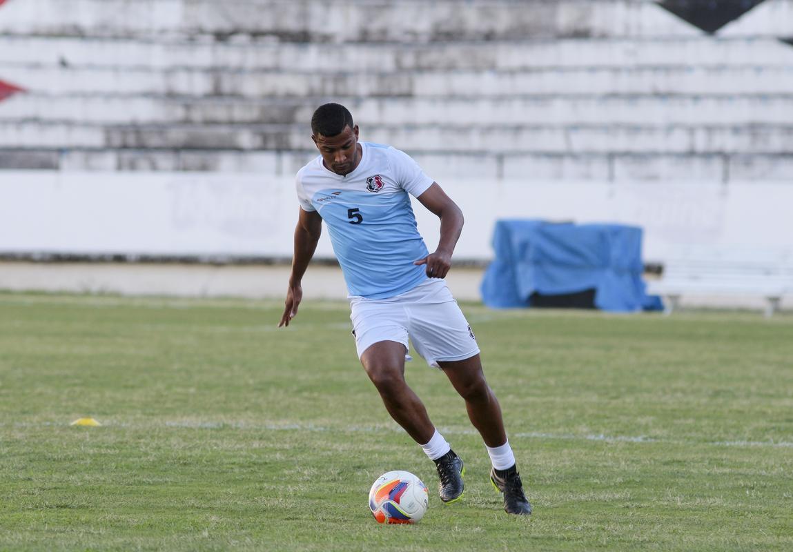 Em passagens pelo Santa Cruz entre 2015 e 2016, alm de 2018, Allan Vieira soma 58 partidas pelo Tricolor, com dois ttulos conquistados e uma acesso  Srie A