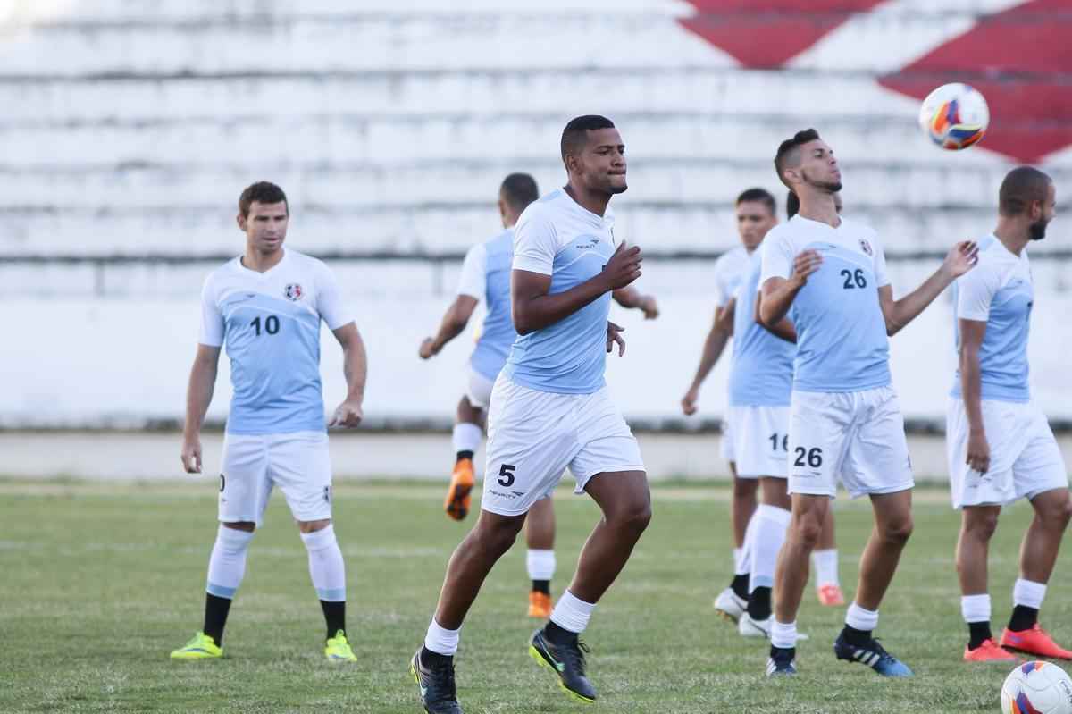 Em passagens pelo Santa Cruz entre 2015 e 2016, alm de 2018, Allan Vieira soma 58 partidas pelo Tricolor, com dois ttulos conquistados e uma acesso  Srie A