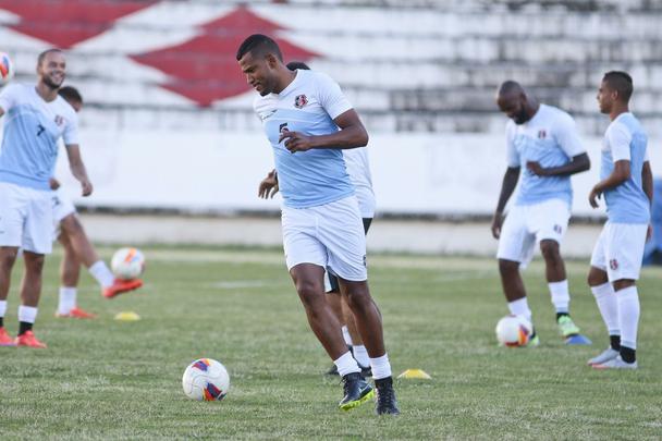 Em passagens pelo Santa Cruz entre 2015 e 2016, além de 2018, Allan Vieira soma 58 partidas pelo Tricolor, com dois títulos conquistados e uma acesso à Série A