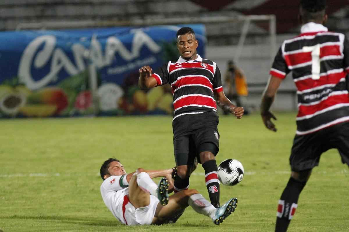 Em passagens pelo Santa Cruz entre 2015 e 2016, alm de 2018, Allan Vieira soma 58 partidas pelo Tricolor, com dois ttulos conquistados e uma acesso  Srie A