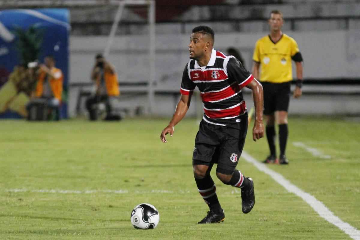 Em passagens pelo Santa Cruz entre 2015 e 2016, alm de 2018, Allan Vieira soma 58 partidas pelo Tricolor, com dois ttulos conquistados e uma acesso  Srie A