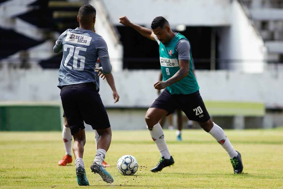 Em passagens pelo Santa Cruz entre 2015 e 2016, alm de 2018, Allan Vieira soma 58 partidas pelo Tricolor, com dois ttulos conquistados e uma acesso  Srie A