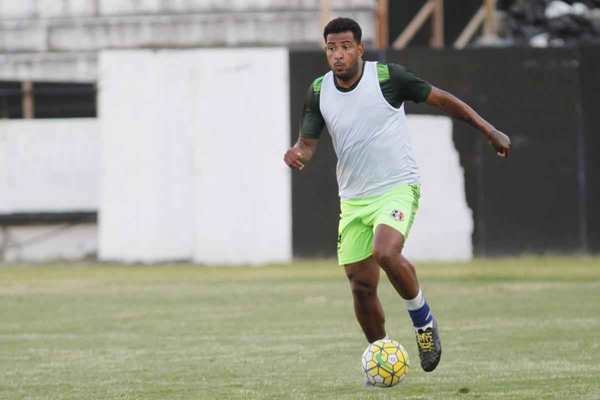 Em passagens pelo Santa Cruz entre 2015 e 2016, alm de 2018, Allan Vieira soma 58 partidas pelo Tricolor, com dois ttulos conquistados e uma acesso  Srie A