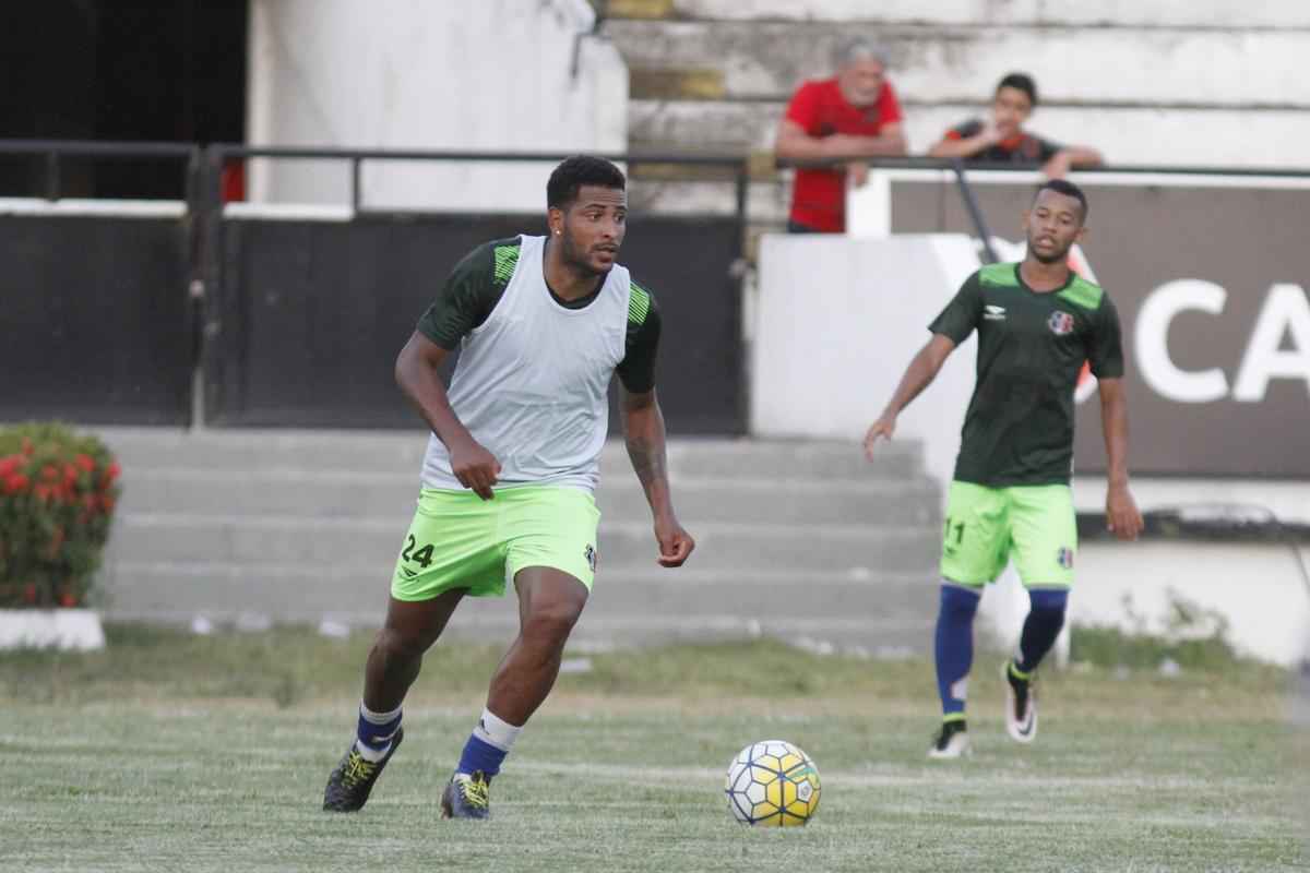 Em passagens pelo Santa Cruz entre 2015 e 2016, alm de 2018, Allan Vieira soma 58 partidas pelo Tricolor, com dois ttulos conquistados e uma acesso  Srie A