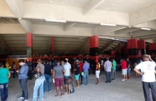 Longas filas marcaram a manh desta quinta-feira na Ilha do Retiro para a compra de ingresso do jogo contra Cear