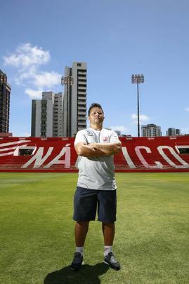 Cada vez mais perto da volta para casa, ex-camisa 11 conta como identificao com o estdio foi construda