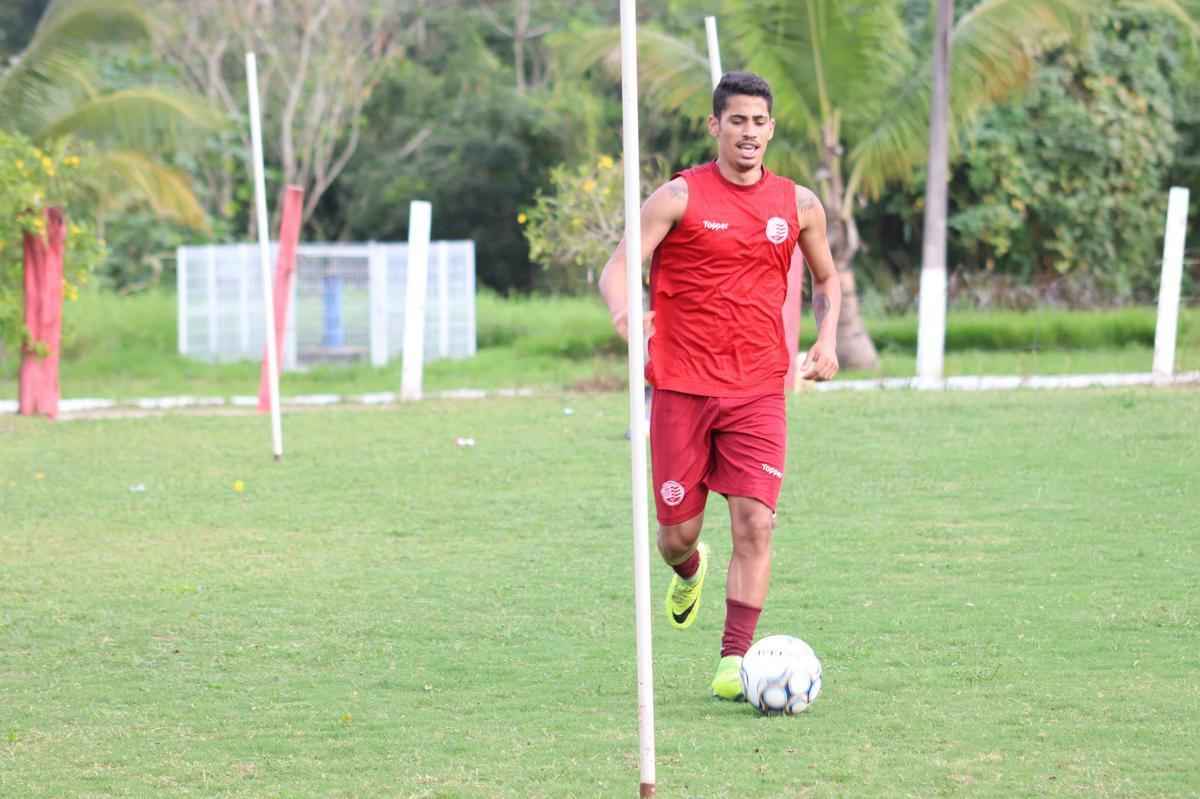 Lateral direito: Hereda