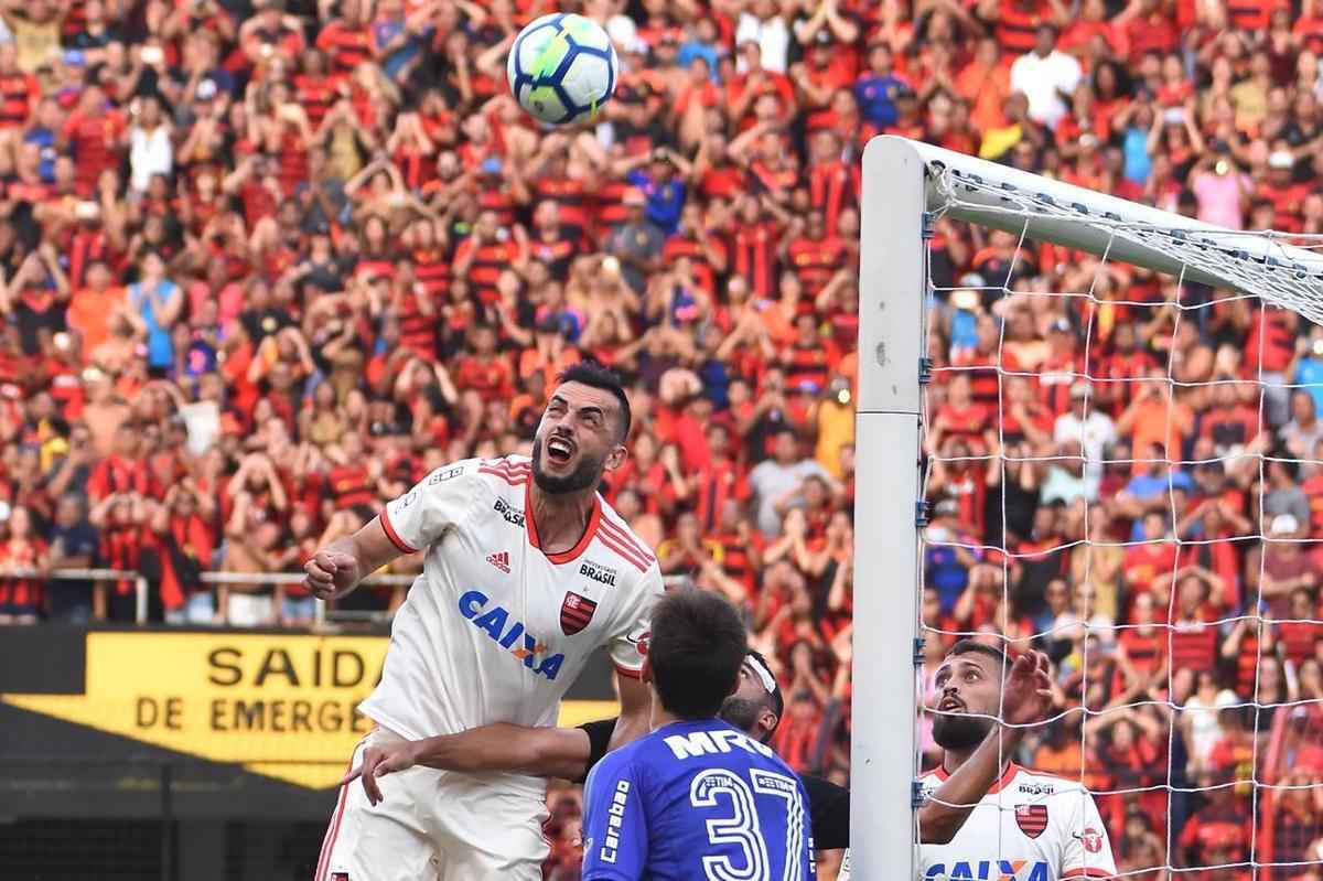 Duelo foi marcado pela improdutiva ofensiva do Rubro-negro pernambucano