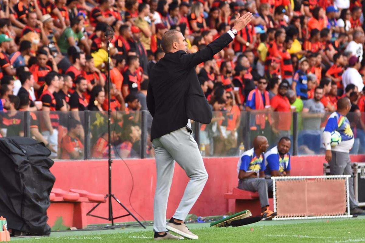 Duelo foi marcado pela improdutiva ofensiva do Rubro-negro pernambucano