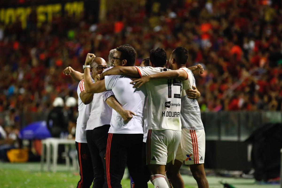 Duelo foi marcado pela improdutiva ofensiva do Rubro-negro pernambucano