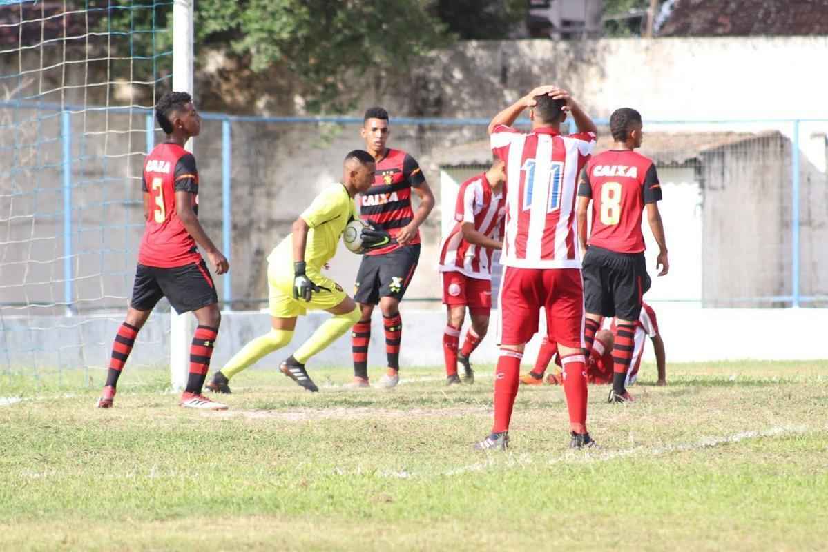 Depois de dois empates sem gols, deciso foi para os pnaltis e o Nutico venceu por 5 a 3