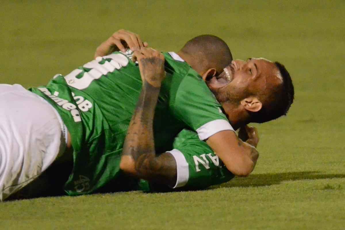 Em partida vlida pela 36 rodada do Brasileiro, equipes fizeram confronto direto na briga contra o rebaixamento