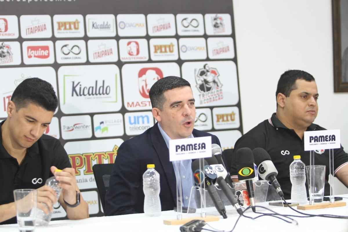 Leston Jnior foi oficialmente apresentado pelo Santa Cruz na manh desta segunda-feira, dia 26 de novembro, no Arruda