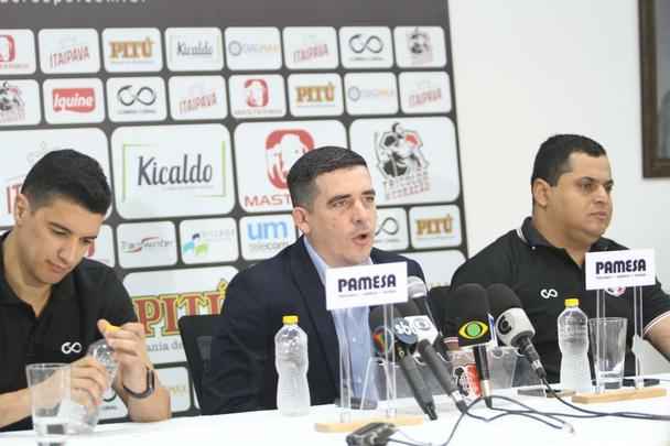 Leston Júnior foi oficialmente apresentado pelo Santa Cruz na manhã desta segunda-feira, dia 26 de novembro, no Arruda