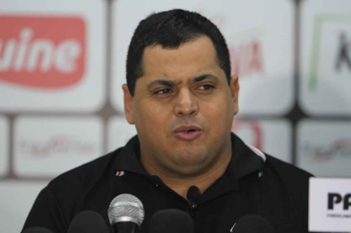 Leston Jnior foi oficialmente apresentado pelo Santa Cruz na manh desta segunda-feira, dia 26 de novembro, no Arruda