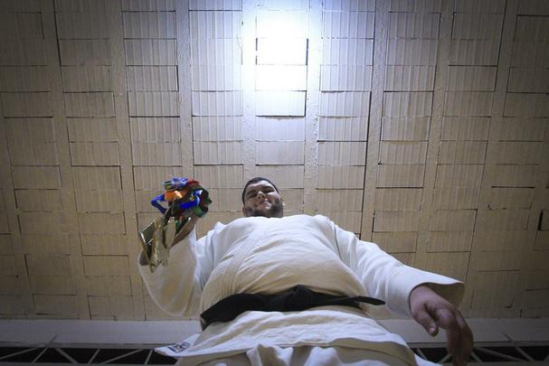 Leonardo j ganhou mais de mil medalhas desde comeou a competir e sua irm mais nova segue seus passos
