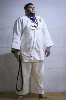 Leonardo j ganhou mais de mil medalhas desde comeou a competir e sua irm mais nova segue seus passos
