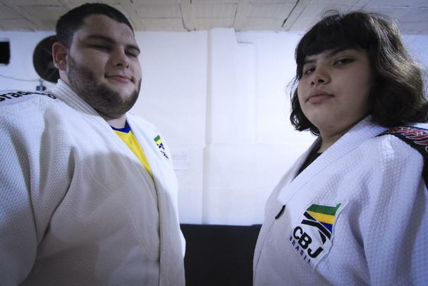 Leonardo j ganhou mais de mil medalhas desde comeou a competir e sua irm mais nova segue seus passos
