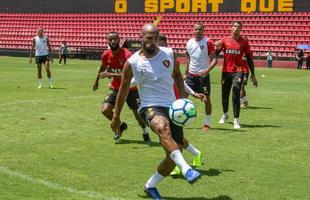 Torcida foi apoiar o time do Sport durante o ltimo treinamento antes do jogo decisivo contra o Santos, neste domingo