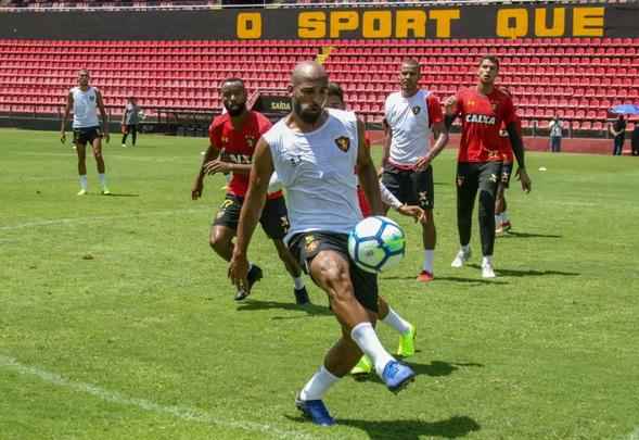 Torcida foi apoiar o time do Sport durante o ltimo treinamento antes do jogo decisivo contra o Santos, neste domingo

