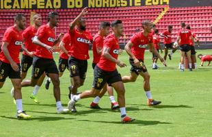 Torcida foi apoiar o time do Sport durante o ltimo treinamento antes do jogo decisivo contra o Santos, neste domingo

