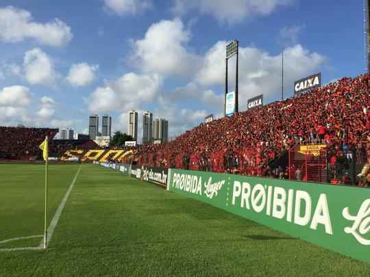 Sport chegou a vencer partida por 2 a 1, mas não conseguiu escapar do rebaixamento com resultados de vitória da Chapecoense e empate entre Ceará e Vasco