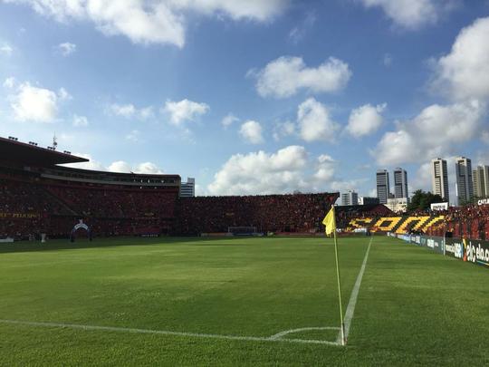 Sport chegou a vencer partida por 2 a 1, mas não conseguiu escapar do rebaixamento com resultados de vitória da Chapecoense e empate entre Ceará e Vasco