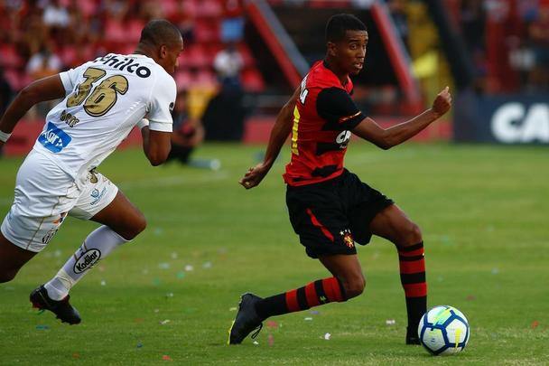 Sport chegou a vencer partida por 2 a 1, mas não conseguiu escapar do rebaixamento com resultados de vitória da Chapecoense e empate entre Ceará e Vasco